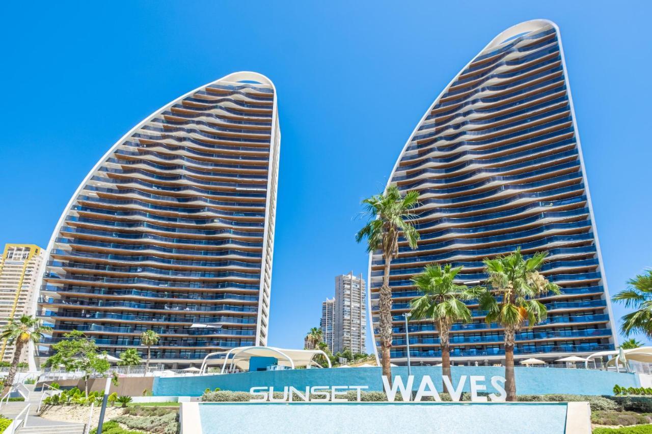 בנידורם Sunset Waves Deluxe Apartments Poniente Beach Resort מראה חיצוני תמונה