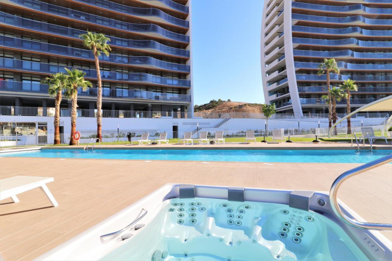 בנידורם Sunset Waves Deluxe Apartments Poniente Beach Resort מראה חיצוני תמונה