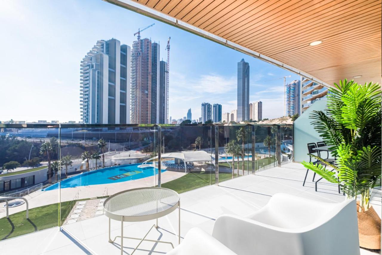 בנידורם Sunset Waves Deluxe Apartments Poniente Beach Resort מראה חיצוני תמונה