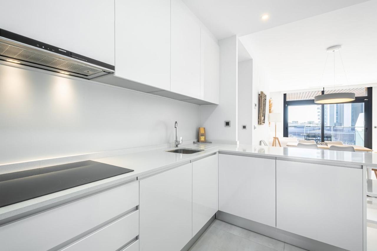 בנידורם Sunset Waves Deluxe Apartments Poniente Beach Resort מראה חיצוני תמונה