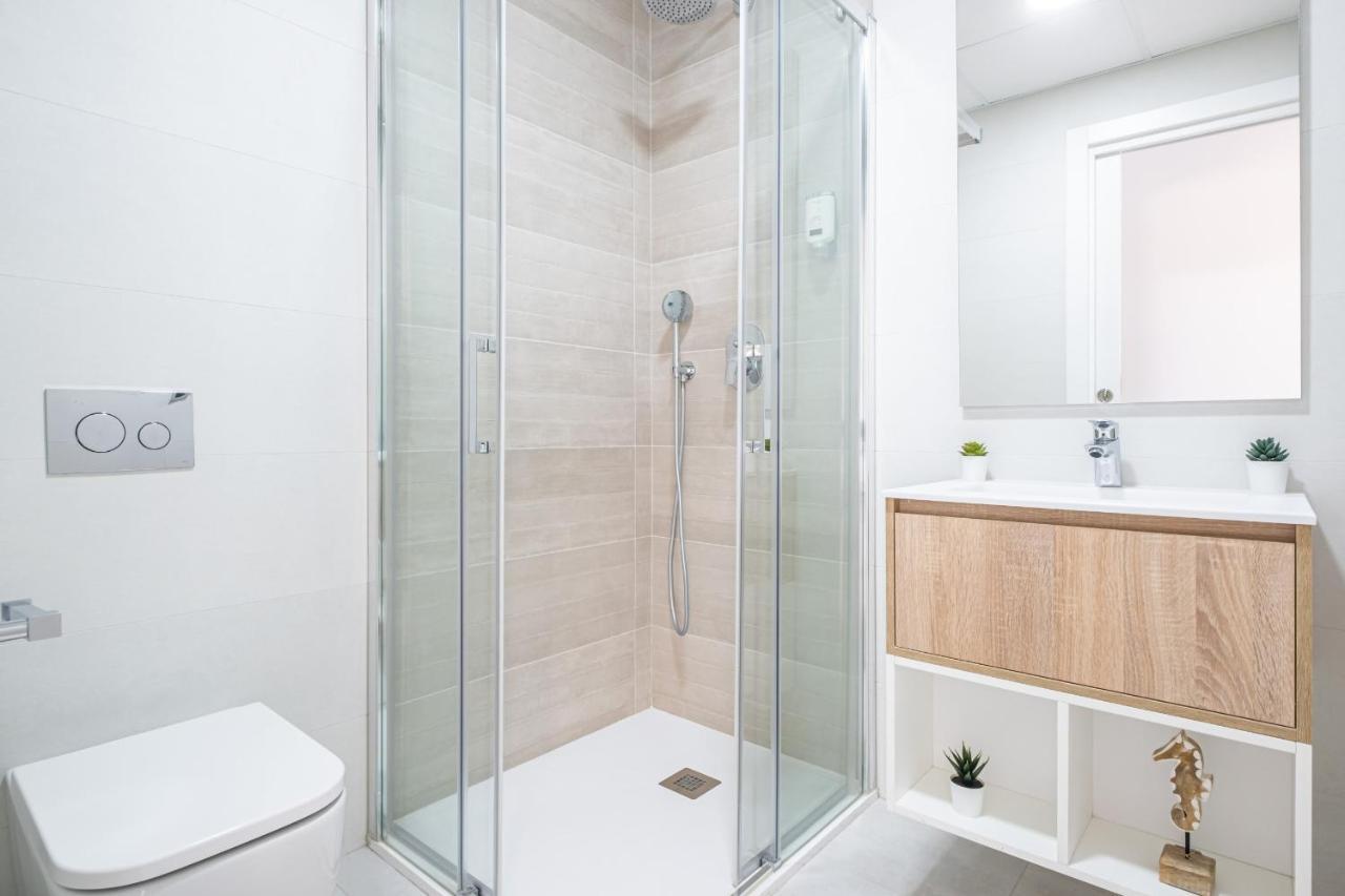 בנידורם Sunset Waves Deluxe Apartments Poniente Beach Resort מראה חיצוני תמונה