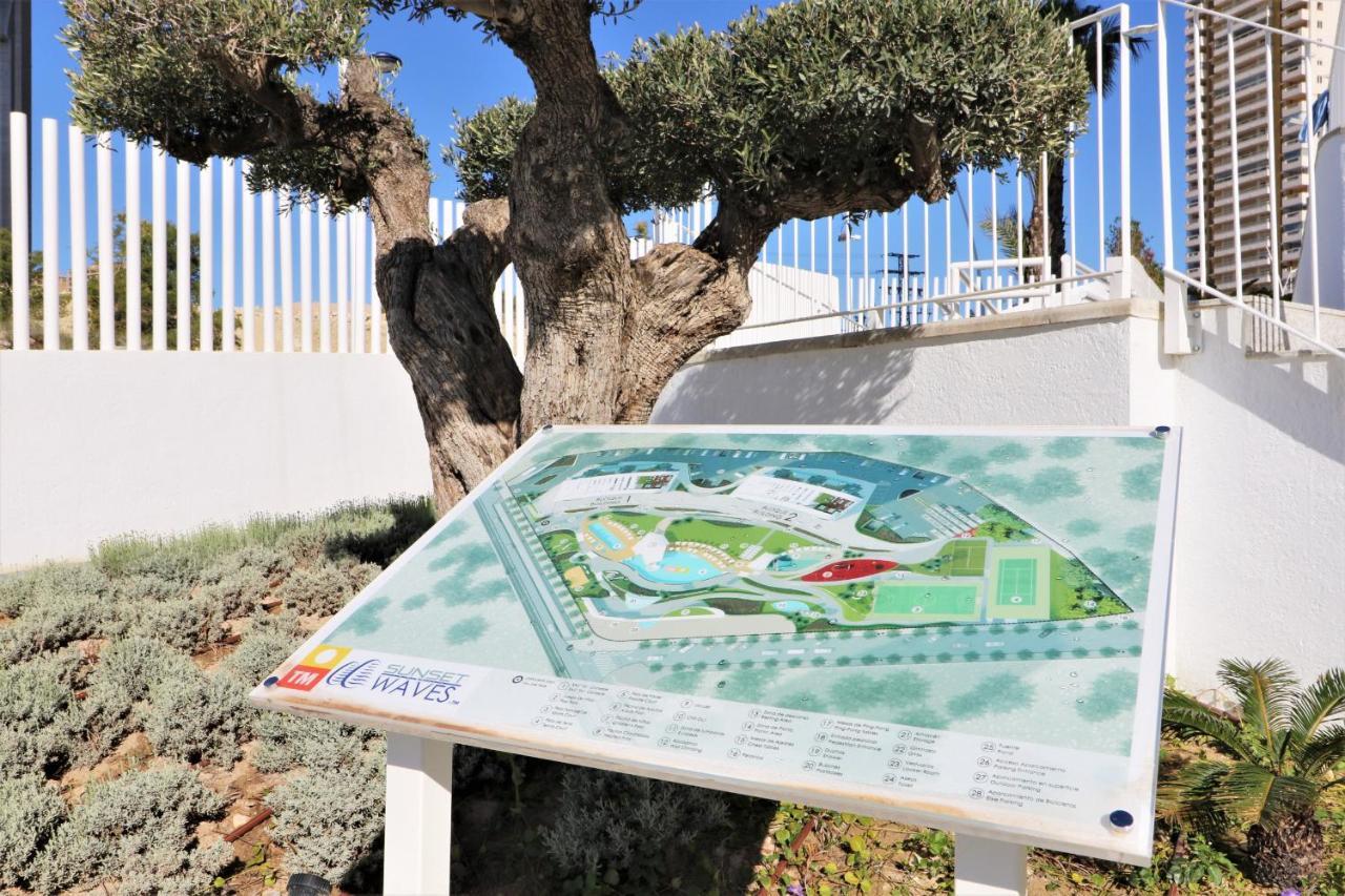 בנידורם Sunset Waves Deluxe Apartments Poniente Beach Resort מראה חיצוני תמונה