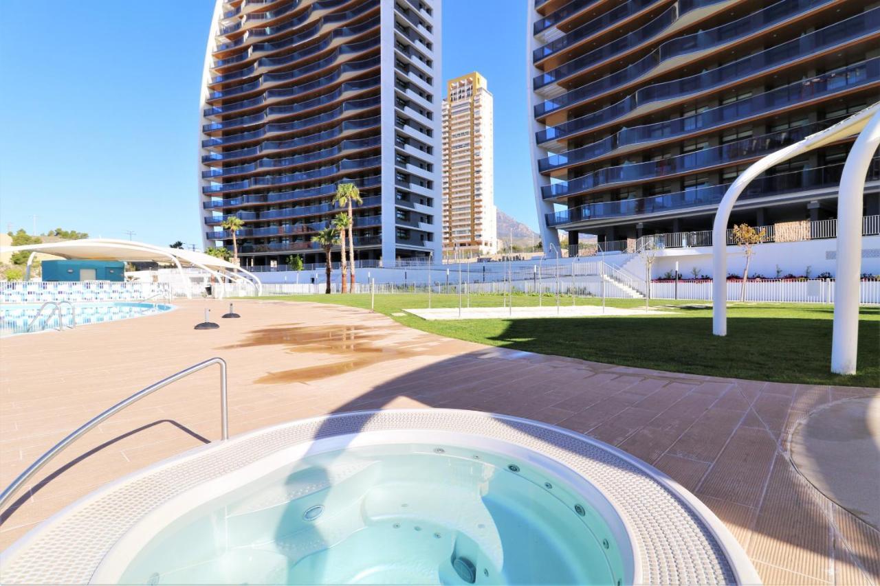 בנידורם Sunset Waves Deluxe Apartments Poniente Beach Resort מראה חיצוני תמונה
