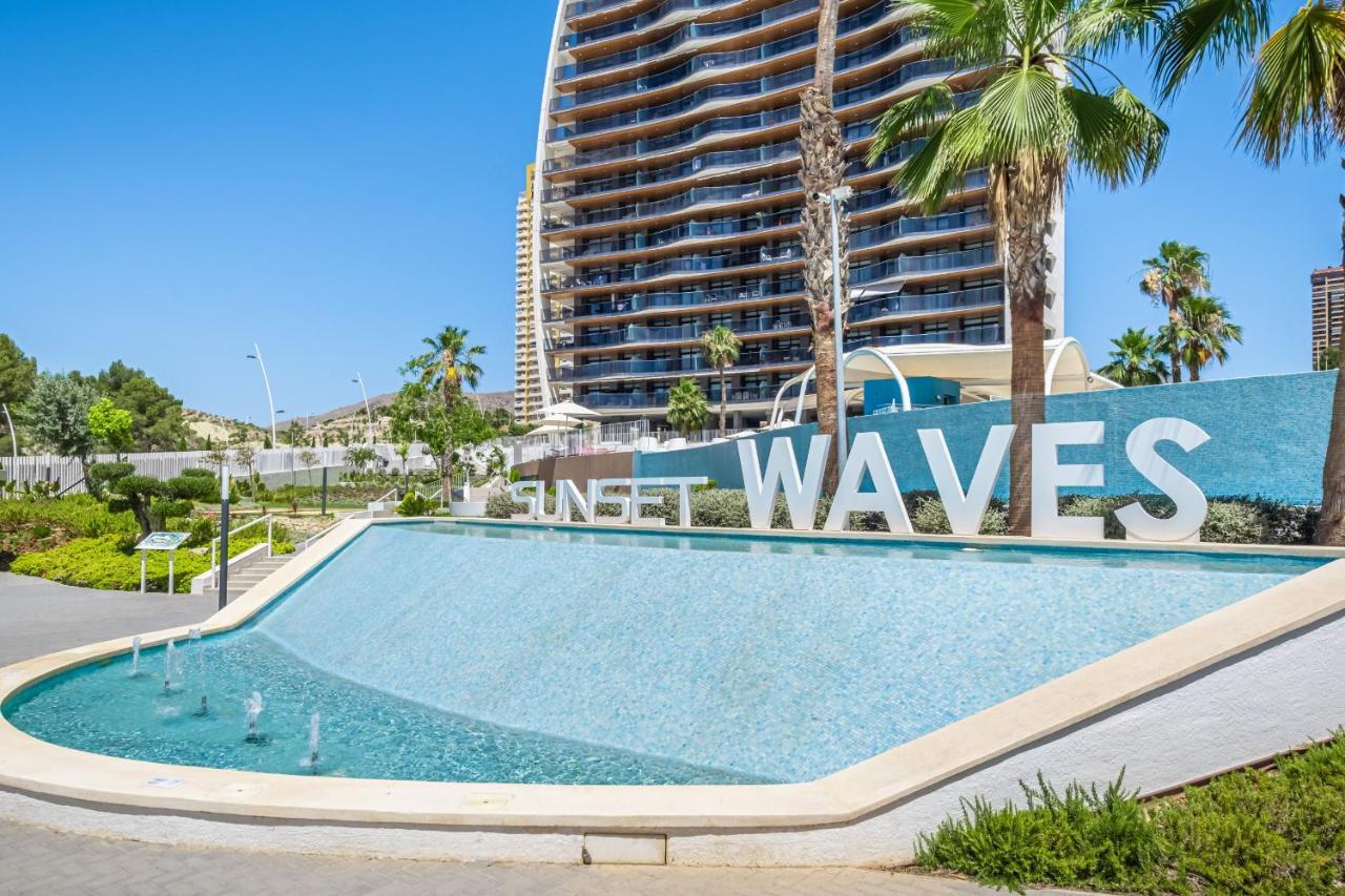 בנידורם Sunset Waves Deluxe Apartments Poniente Beach Resort מראה חיצוני תמונה