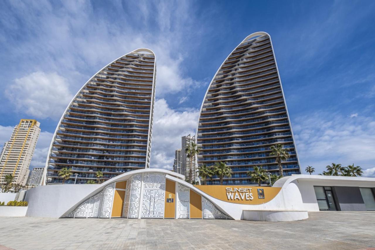 בנידורם Sunset Waves Deluxe Apartments Poniente Beach Resort מראה חיצוני תמונה
